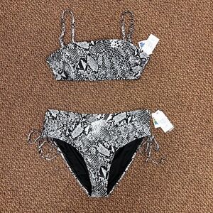 NWT Snakeskin Bikini 2-Piece Set Medium Top Large Bottoms